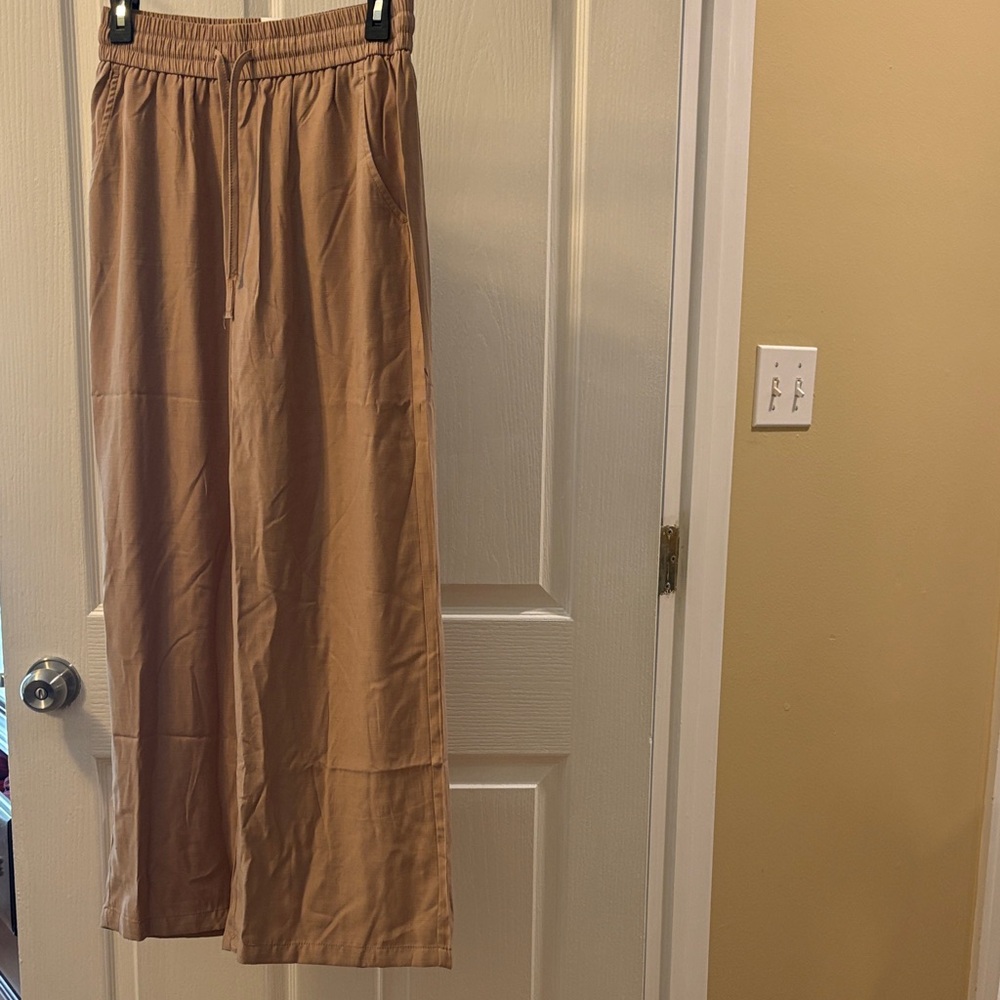 HALARA Woman’s Drawstring Relaxed Joggers in Tan